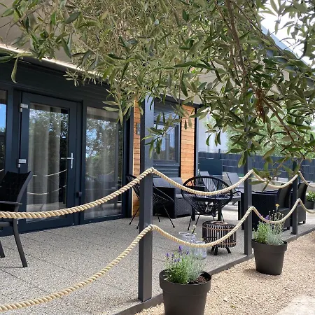 Innova Travelvir Mobhome Eli * スヴェティ・ペタル