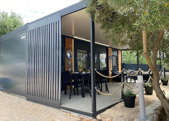 Innova Travelvir Mobhome Eli スヴェティ・ペタル