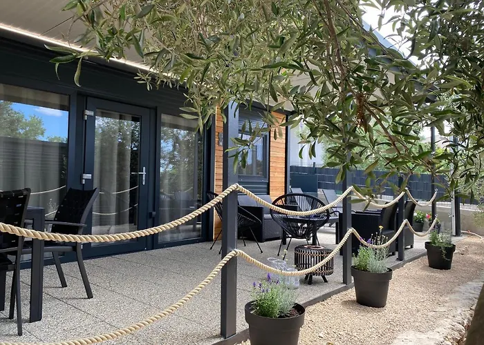 Innova Travelvir Mobhome Eli * スヴェティ・ペタル